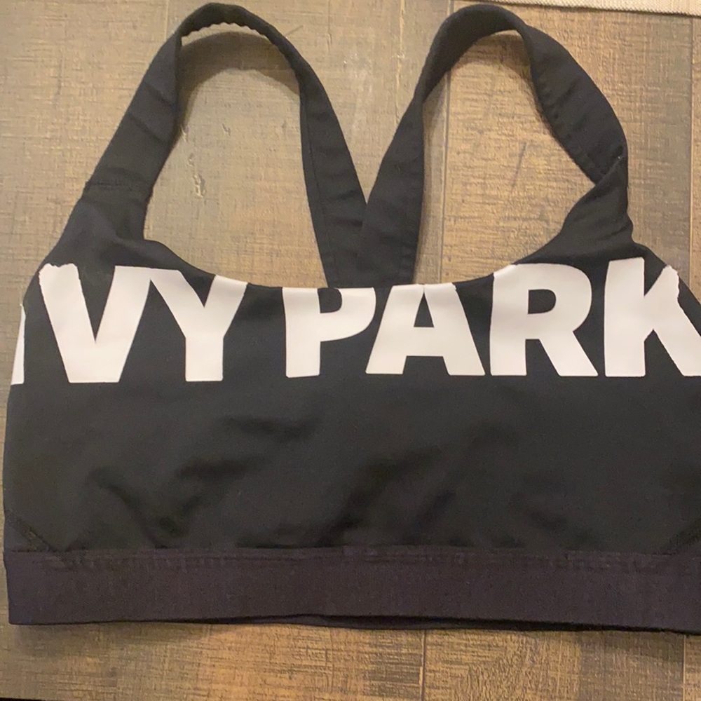 Black and white ivy park sports bra